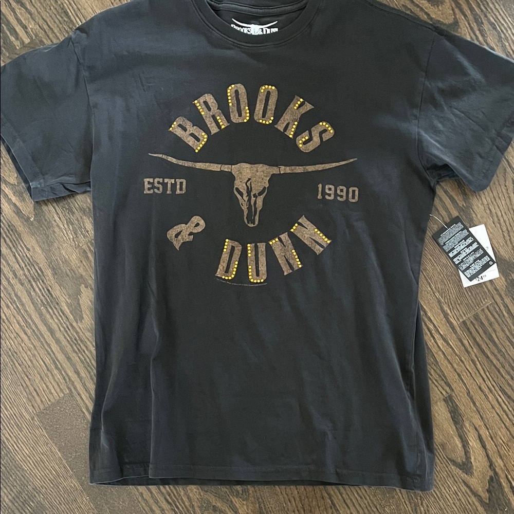 Brooks & Dunn Black Tee with Gold and Brown Graphic. New!